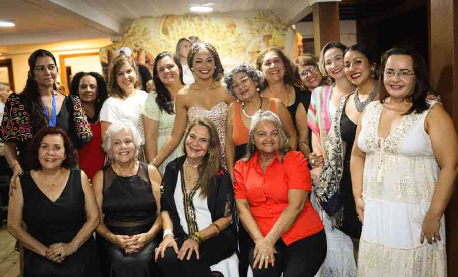 Luzes e literatura iluminam a noite das jornalistas e escritoras associadas do Brasil no Acre